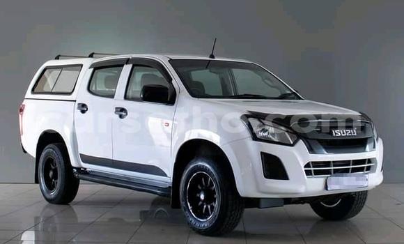 Sayi Na hannu Isuzu D-max Cab4 White Mota in Maseru a Maseru Sayi Na hannu Isuzu D-max Cab4 White Mota in Maseru a Maseru