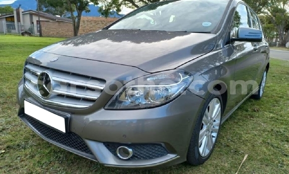 Sayi Na hannu Mercedes-Benz B-klasse Silver Mota in Maseru a Maseru Sayi Na hannu Mercedes-Benz B-klasse Silver Mota in Maseru a Maseru