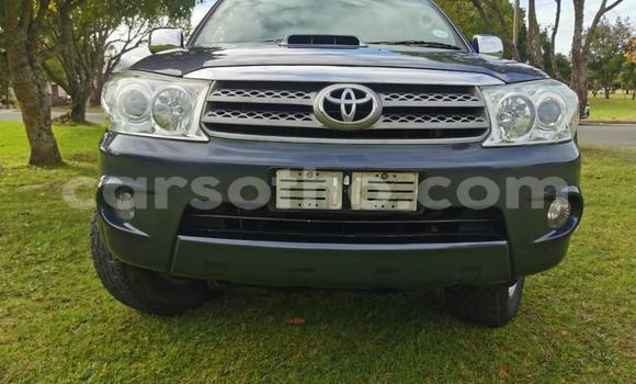Sayi Na hannu Toyota Fortuner Black Mota in Maseru a Maseru Sayi Na hannu Toyota Fortuner Black Mota in Maseru a Maseru