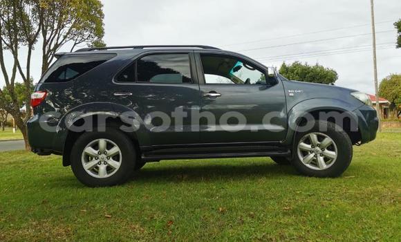 Sayi Na hannu Toyota Fortuner Black Mota in Maseru a Maseru Sayi Na hannu Toyota Fortuner Black Mota in Maseru a Maseru