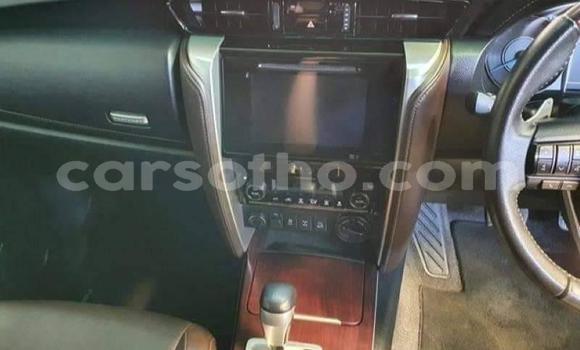 Sayi Na hannu Toyota Fortuner White Mota in Maseru a Maseru Sayi Na hannu Toyota Fortuner White Mota in Maseru a Maseru