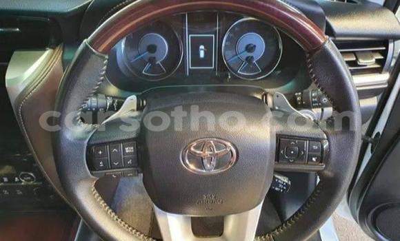 Sayi Na hannu Toyota Fortuner White Mota in Maseru a Maseru Sayi Na hannu Toyota Fortuner White Mota in Maseru a Maseru
