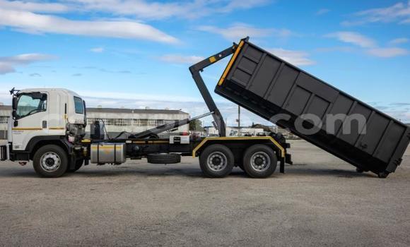 اشتري مستعمل Isuzu FVZ White شاحنة في Hlotse في Leribe اشتري مستعمل Isuzu FVZ White شاحنة في Hlotse في Leribe