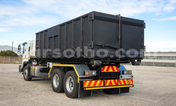 اشتري مستعمل Isuzu FVZ White شاحنة في Hlotse في Leribe اشتري مستعمل Isuzu FVZ White شاحنة في Hlotse في Leribe