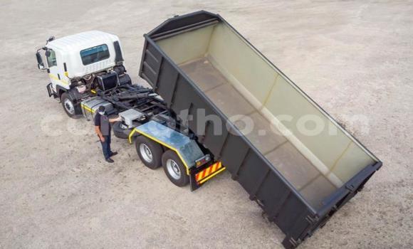 اشتري مستعمل Isuzu FVZ White شاحنة في Hlotse في Leribe اشتري مستعمل Isuzu FVZ White شاحنة في Hlotse في Leribe
