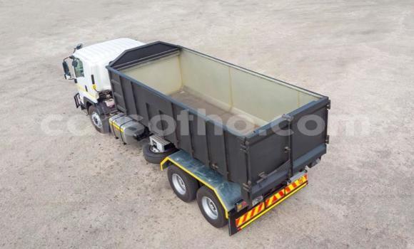 اشتري مستعمل Isuzu FVZ White شاحنة في Hlotse في Leribe اشتري مستعمل Isuzu FVZ White شاحنة في Hlotse في Leribe