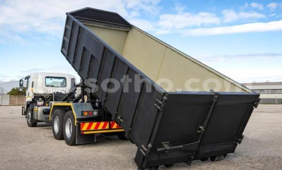 اشتري مستعمل Isuzu FVZ White شاحنة في Hlotse في Leribe اشتري مستعمل Isuzu FVZ White شاحنة في Hlotse في Leribe