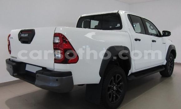 Sayi Na hannu Toyota Hilux White Mota in Maseru a Maseru Sayi Na hannu Toyota Hilux White Mota in Maseru a Maseru