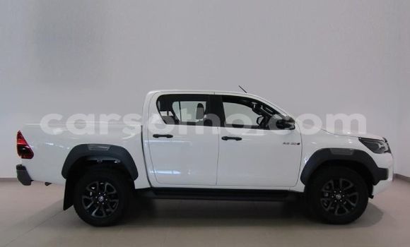 Sayi Na hannu Toyota Hilux White Mota in Maseru a Maseru Sayi Na hannu Toyota Hilux White Mota in Maseru a Maseru