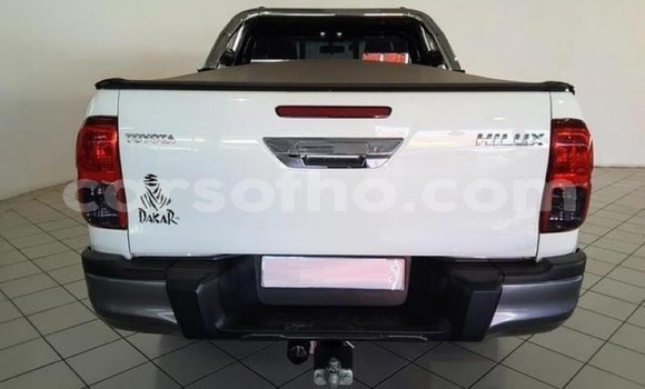 Sayi Na hannu Toyota Hilux White Mota in Roma a Maseru Sayi Na hannu Toyota Hilux White Mota in Roma a Maseru