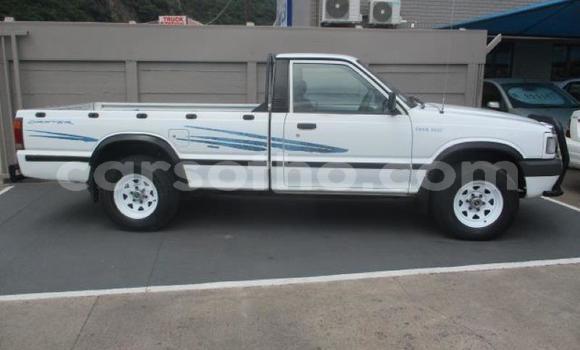 Sayi Na hannu Mazda B–series White Mota in Butha–Buthe a Thaba-Tseka Sayi Na hannu Mazda B–series White Mota in Butha–Buthe a Thaba-Tseka