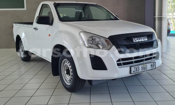 Sayi Na hannu Isuzu D–MAX White Mota in Roma a Maseru Sayi Na hannu Isuzu D–MAX White Mota in Roma a Maseru