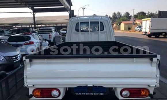 Acheter Occasion Voiture Hyundai H200 Blanc à Maseru, Maseru Acheter Occasion Voiture Hyundai H200 Blanc à Maseru, Maseru