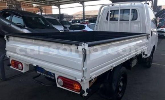 Acheter Occasion Voiture Hyundai H200 Blanc à Maseru, Maseru Acheter Occasion Voiture Hyundai H200 Blanc à Maseru, Maseru