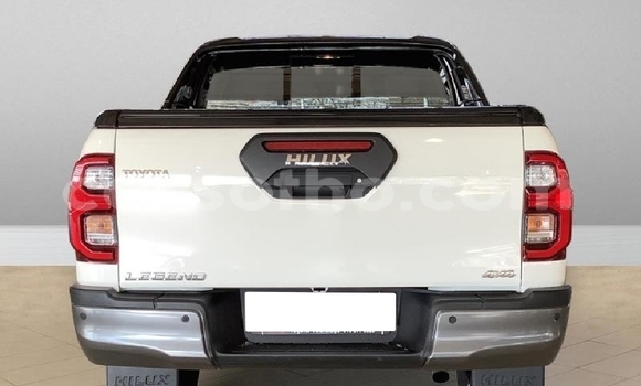 Sayi Na hannu Toyota Hilux White Mota in Maseru a Maseru Sayi Na hannu Toyota Hilux White Mota in Maseru a Maseru