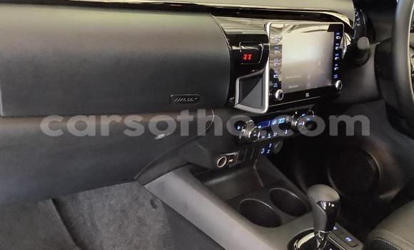 Sayi Na hannu Toyota Hilux White Mota in Maseru a Maseru Sayi Na hannu Toyota Hilux White Mota in Maseru a Maseru