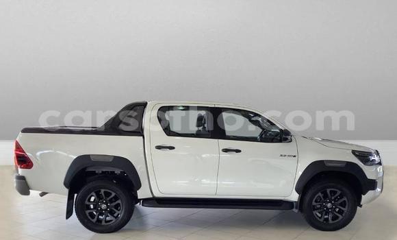 Sayi Na hannu Toyota Hilux White Mota in Maseru a Maseru Sayi Na hannu Toyota Hilux White Mota in Maseru a Maseru