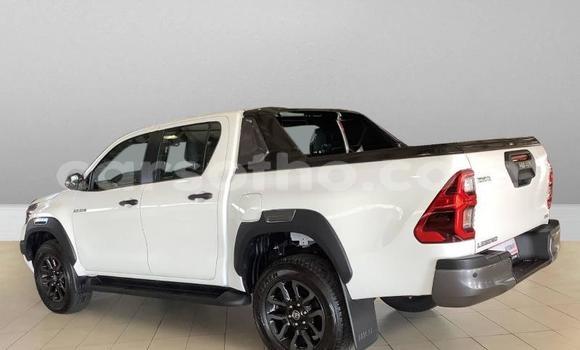 Sayi Na hannu Toyota Hilux White Mota in Maseru a Maseru Sayi Na hannu Toyota Hilux White Mota in Maseru a Maseru