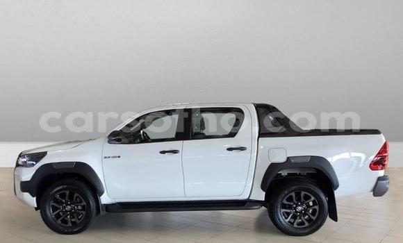 Sayi Na hannu Toyota Hilux White Mota in Maseru a Maseru Sayi Na hannu Toyota Hilux White Mota in Maseru a Maseru