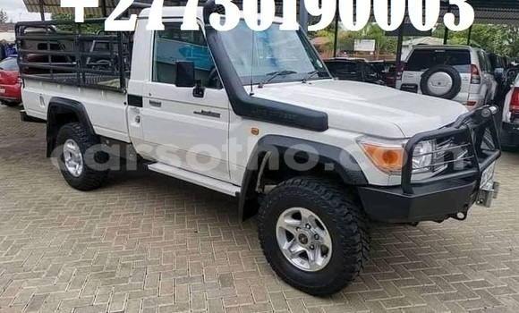Sayi Na hannu Toyota Land Cruiser White Mota in Maseru a Maseru Sayi Na hannu Toyota Land Cruiser White Mota in Maseru a Maseru