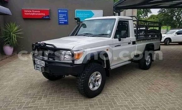 Sayi Na hannu Toyota Land Cruiser White Mota in Maseru a Maseru Sayi Na hannu Toyota Land Cruiser White Mota in Maseru a Maseru