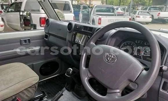 Sayi Na hannu Toyota Land Cruiser White Mota in Maseru a Maseru Sayi Na hannu Toyota Land Cruiser White Mota in Maseru a Maseru