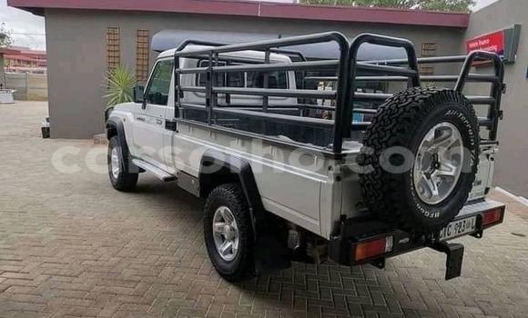 Sayi Na hannu Toyota Land Cruiser White Mota in Maseru a Maseru Sayi Na hannu Toyota Land Cruiser White Mota in Maseru a Maseru