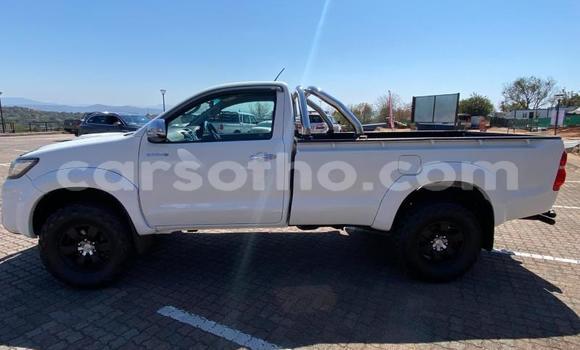 Sayi Na hannu Toyota Hilux White Mota in Maseru a Maseru Sayi Na hannu Toyota Hilux White Mota in Maseru a Maseru