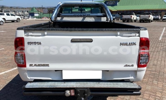 Sayi Na hannu Toyota Hilux White Mota in Maseru a Maseru Sayi Na hannu Toyota Hilux White Mota in Maseru a Maseru