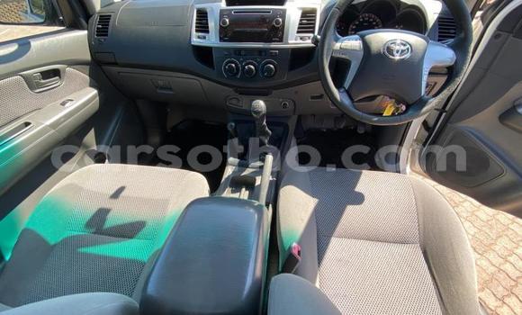 Sayi Na hannu Toyota Hilux White Mota in Maseru a Maseru Sayi Na hannu Toyota Hilux White Mota in Maseru a Maseru