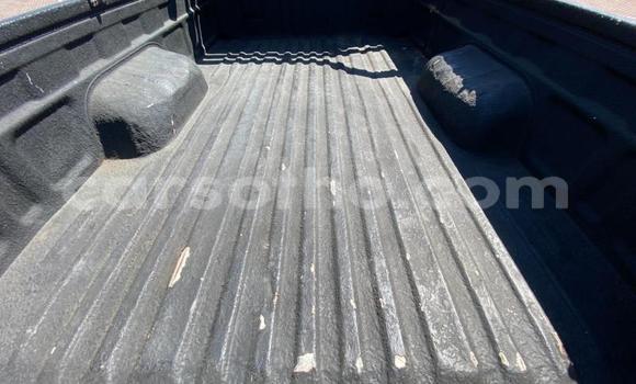 Sayi Na hannu Toyota Hilux White Mota in Maseru a Maseru Sayi Na hannu Toyota Hilux White Mota in Maseru a Maseru