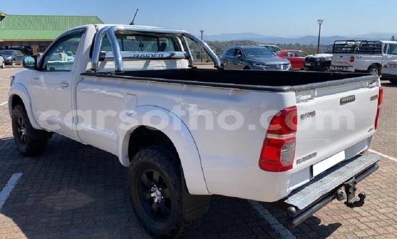 Sayi Na hannu Toyota Hilux White Mota in Maseru a Maseru Sayi Na hannu Toyota Hilux White Mota in Maseru a Maseru
