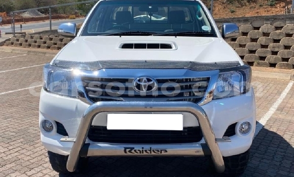 Sayi Na hannu Toyota Hilux White Mota in Maseru a Maseru Sayi Na hannu Toyota Hilux White Mota in Maseru a Maseru
