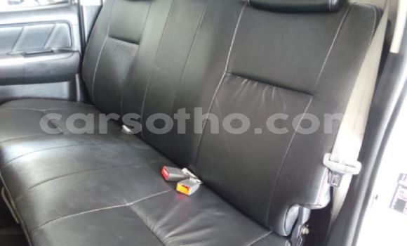 Sayi Na hannu Toyota Hilux White Mota in Maseru a Maseru Sayi Na hannu Toyota Hilux White Mota in Maseru a Maseru