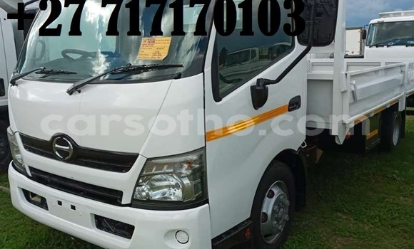 Acheter Occasion Utilitaire Hino 300 Series Blanc à Maseru, Maseru