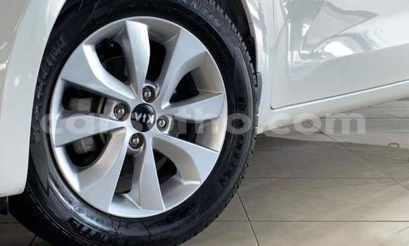 Acheter Occasion Voiture Kia Rio Blanc à Hlotse, Leribe Acheter Occasion Voiture Kia Rio Blanc à Hlotse, Leribe