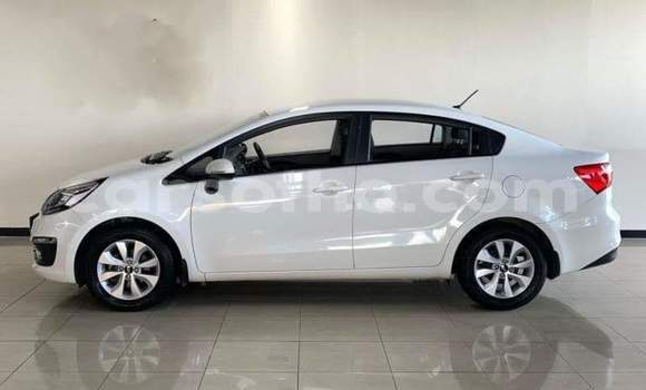 Acheter Occasion Voiture Kia Rio Blanc à Hlotse, Leribe Acheter Occasion Voiture Kia Rio Blanc à Hlotse, Leribe