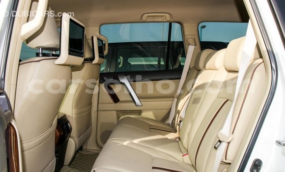 Acheter Import Voiture Toyota Prado Blanc à Import - Dubai, Maseru Acheter Import Voiture Toyota Prado Blanc à Import - Dubai, Maseru