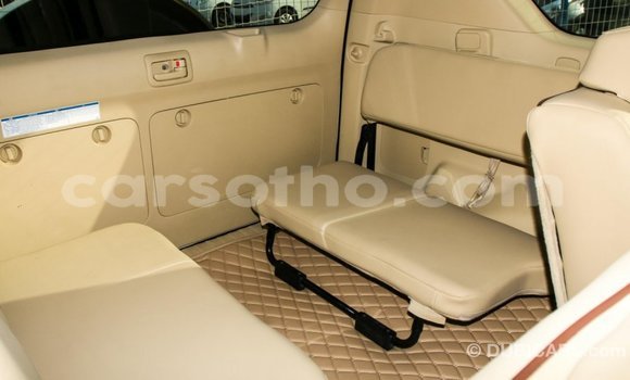 Acheter Import Voiture Toyota Prado Blanc à Import - Dubai, Maseru Acheter Import Voiture Toyota Prado Blanc à Import - Dubai, Maseru