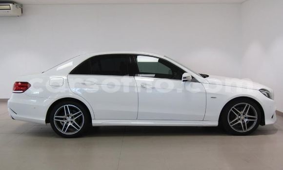 Buy Used Mercedes-Benz E200 White Car in Maseru in Maseru Buy Used Mercedes-Benz E200 White Car in Maseru in Maseru