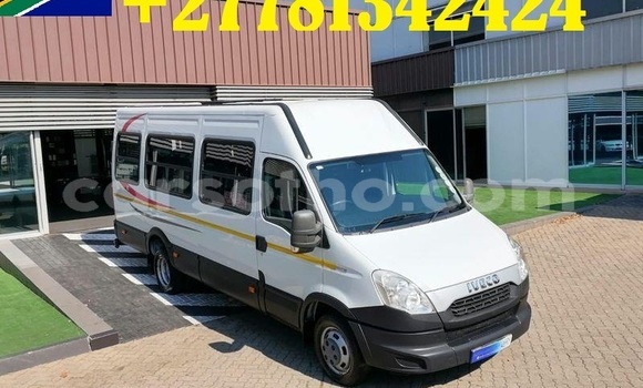 Sayi Na hannu IVECO Massif White Mota in Maseru a Maseru Sayi Na hannu IVECO Massif White Mota in Maseru a Maseru