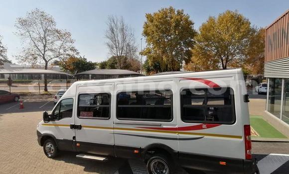 Sayi Na hannu IVECO Massif White Mota in Maseru a Maseru Sayi Na hannu IVECO Massif White Mota in Maseru a Maseru