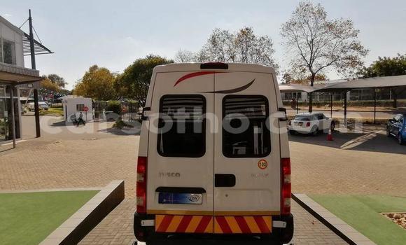 Sayi Na hannu IVECO Massif White Mota in Maseru a Maseru Sayi Na hannu IVECO Massif White Mota in Maseru a Maseru