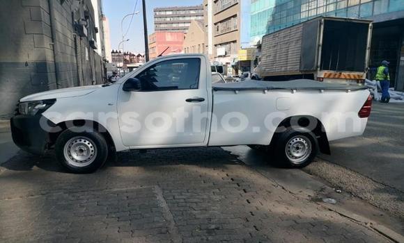 اشتري مستعمل Toyota Hilux White سيارة في Mokhotlong في Berea اشتري مستعمل Toyota Hilux White سيارة في Mokhotlong في Berea