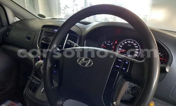 Acheter Occasion Voiture Hyundai H1 Blanc à Thaba–Tseka, Mafeteng Acheter Occasion Voiture Hyundai H1 Blanc à Thaba–Tseka, Mafeteng