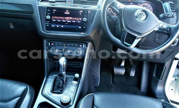Sayi Na hannu Volkswagen Tiguan White Mota in Roma a Maseru Sayi Na hannu Volkswagen Tiguan White Mota in Roma a Maseru