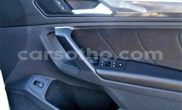 Sayi Na hannu Volkswagen Tiguan White Mota in Roma a Maseru Sayi Na hannu Volkswagen Tiguan White Mota in Roma a Maseru