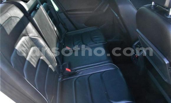 Sayi Na hannu Volkswagen Tiguan White Mota in Roma a Maseru Sayi Na hannu Volkswagen Tiguan White Mota in Roma a Maseru