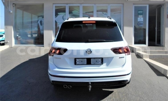 Sayi Na hannu Volkswagen Tiguan White Mota in Roma a Maseru Sayi Na hannu Volkswagen Tiguan White Mota in Roma a Maseru