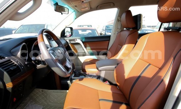 Acheter Import Voiture Toyota Prado Blanc à Import - Dubai, Maseru Acheter Import Voiture Toyota Prado Blanc à Import - Dubai, Maseru